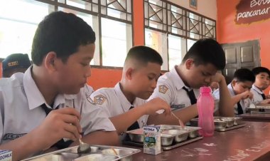 Ribuan siswa di Kabupaten Polewali Mandar, Sulawesi Barat, Menerima Manfaat MBG