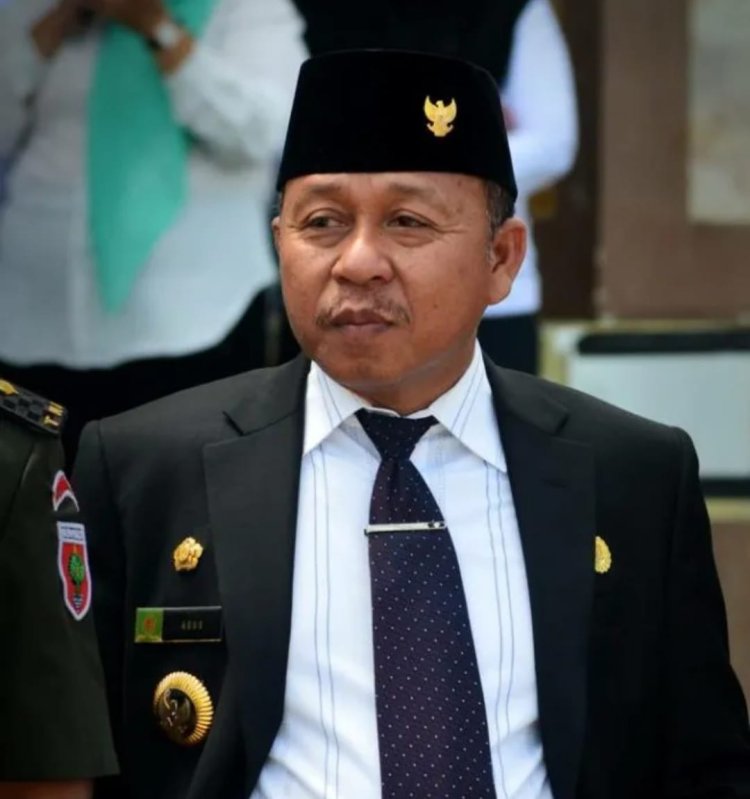 Bupati Pasangkayu, Sulawesi Barat, Yaumil Ambo Djiwa, menyiapkan lahan untuk 3 dapur MBG